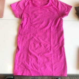 Lululemon swiftly t-shirt size 4